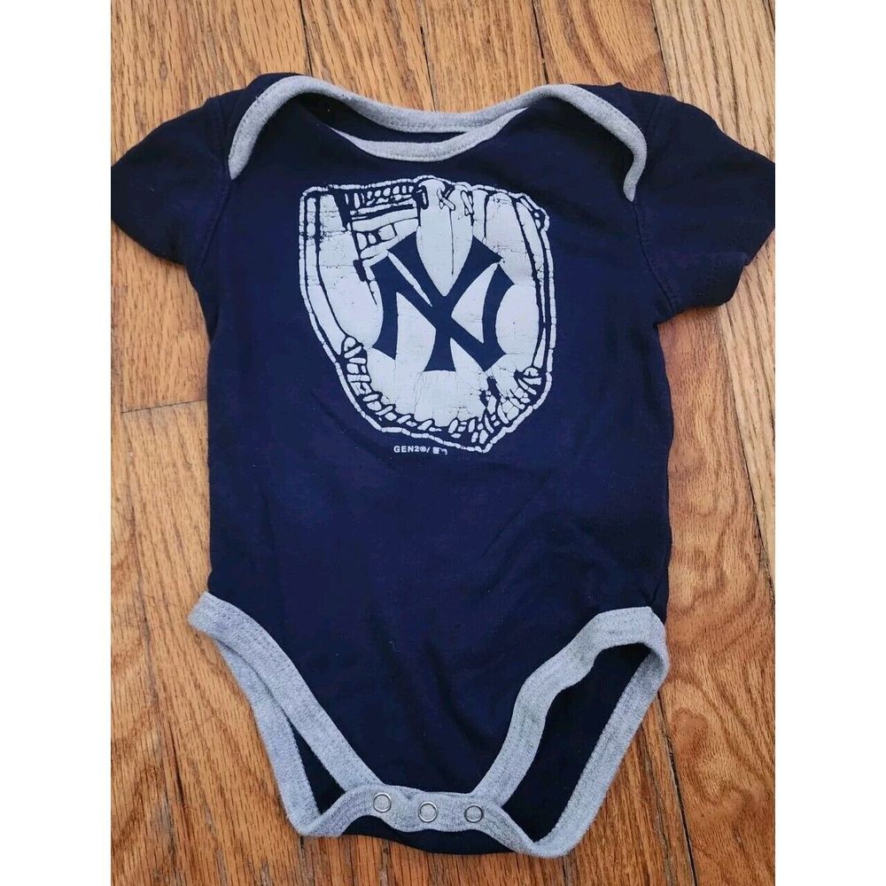 COOPERSTOWN COLLECTION NEW YORK YANKEES BABY 6 TO 9 MONTHS MLB GLOVE BLUE GRAY